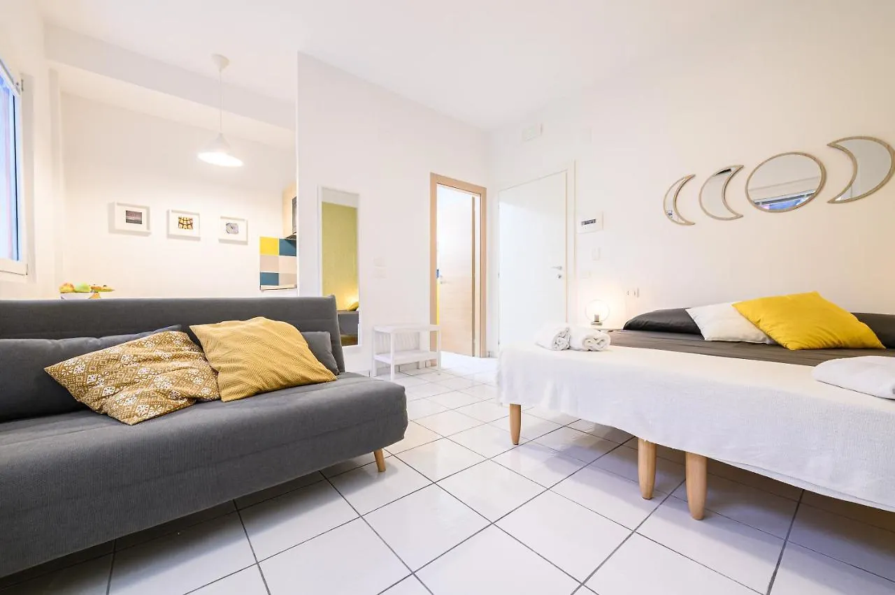 L'Aurora Apartments Naples 0*,  Italy