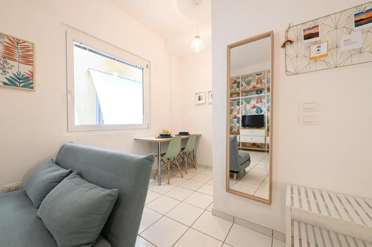 L'Aurora Apartments Naples