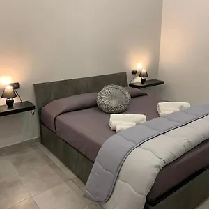 Apartamento Miris Fast Comfortable Airport Capodichino 25 Minutes Walk Self Check-in, Nápoles