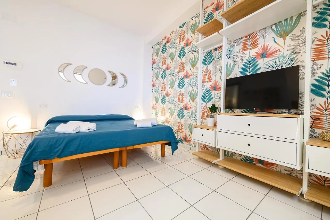 L\'Aurora Apartments contacts