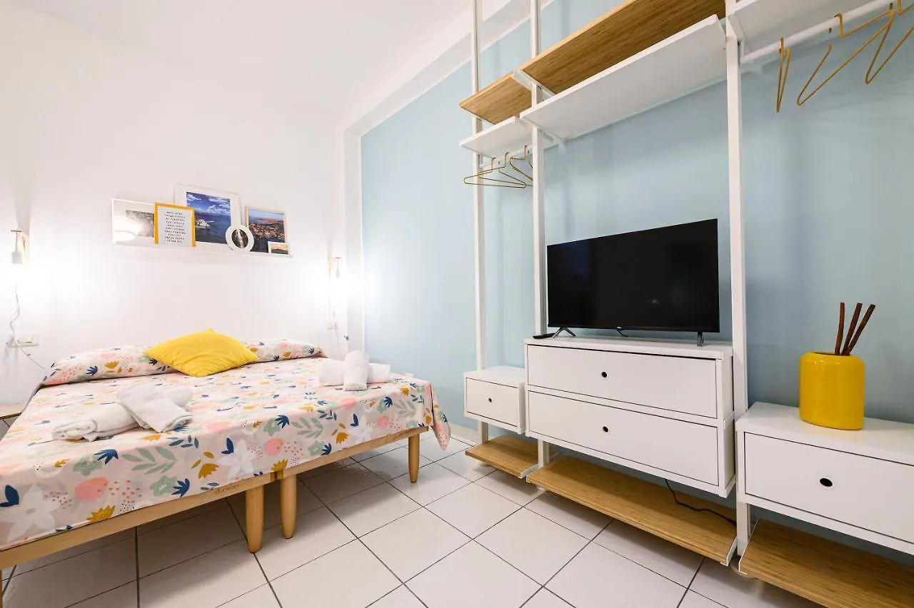L'Aurora Apartments Naples