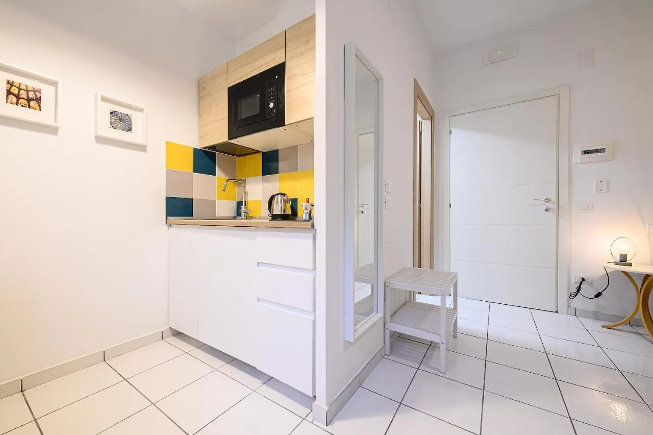 L'Aurora Apartments Naples